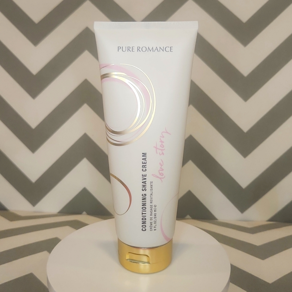 Coochy Rash-free Conditioning Shave Cream in Love Story ❤️